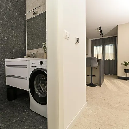 Apartment Mav Apt, New, Modern, Near Old Town, Free Parking *