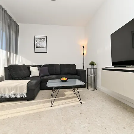 Mav Apt, New, Modern, Near Old Town, Free Parking
